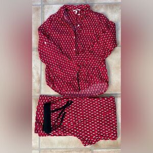 Victorias Secret Dreamer 2 Piece Flannel Pajama Set With Red Penguins; size XS